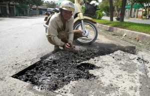 /assets/news/2019_11/cong-nhan-va-duong.jpg