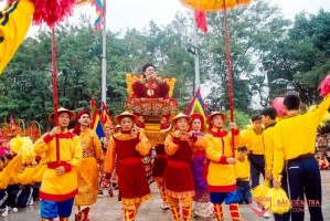 Dàn ý và bài văn mẫu: Thuyết minh về phong tục lễ hội hoặc di tích lịch sử mà em đến tham quan
