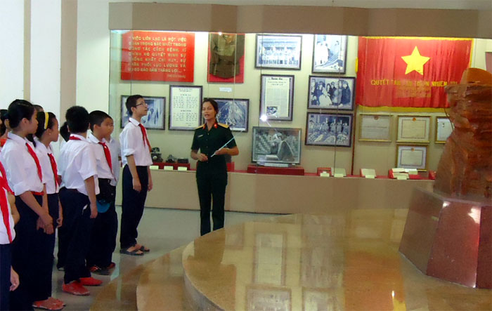 Lập chương trình cho một buổi đi thăm Viện Bảo tàng Lịch sử của lớp em