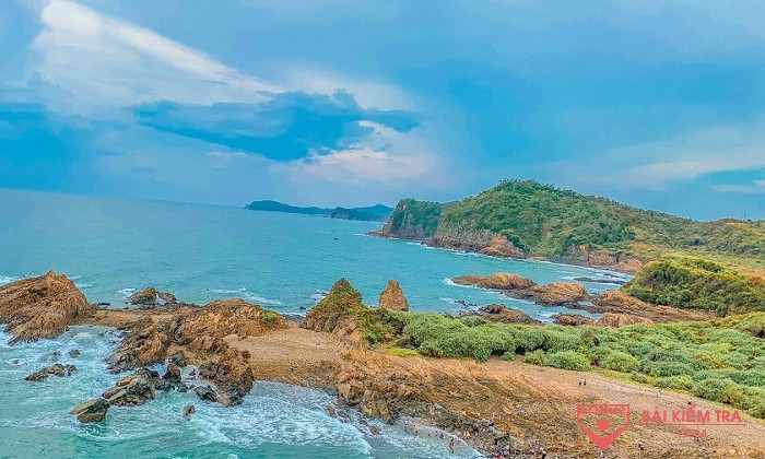 “Cô Tô” là một tùy bút độc đáo, tài hoa của Nguyễn Tuân. Hãy nói lên cảm nhận của em về biển, về rạng đông trên đảo Cô Tô qua trang văn này của Nguyễn Tuân