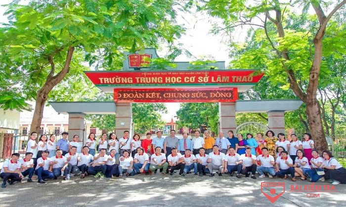 Viết bài văn biểu cảm về mái trường em yêu