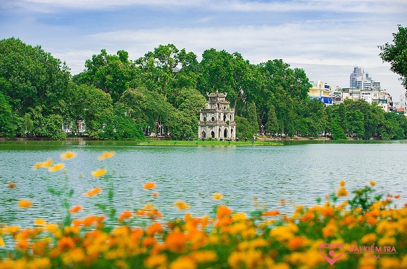 Viết một đoạn văn (khoảng 150 đến 200 chữ) có sử dụng thành ngữ thể hiện cảm nhận của em về lịch sử đất nước sau khi đọc các văn bản Thánh Gióng, Sự tích Hồ Gươm
